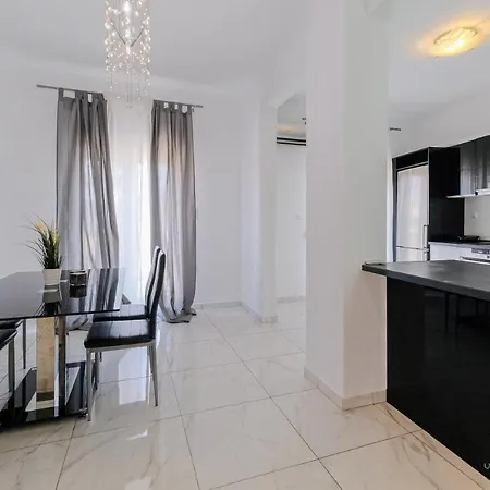Apartament Pearl Center Apartment, Vesta Philoxenia *